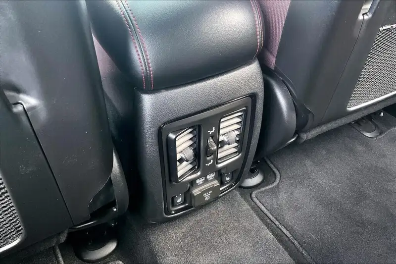 2026 Dodge Durango Gt Plus, šedá, 9 500 km, dovoz Kanada — foto 9 z 12