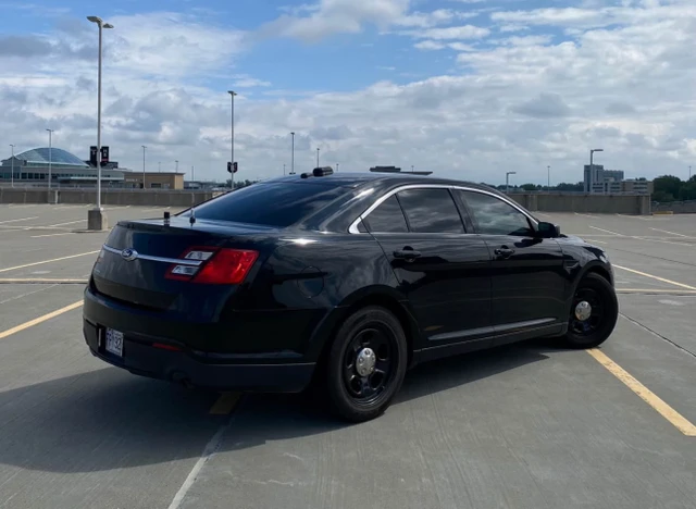 2014 Ford Taurus, 172 000 km, dovoz Kanada — foto 2 z 3