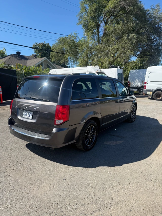 2017 Dodge Caravan, šedá, 235 500 km, dovoz Kanada — foto 3 z 5