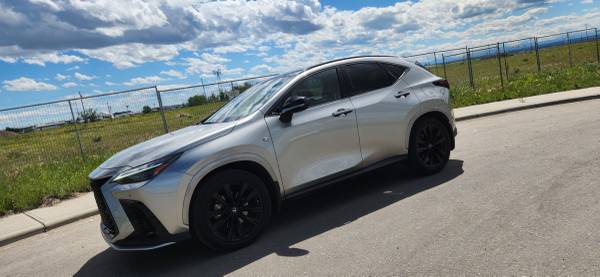 2022 Lexus, dovoz Kanada — foto 2 z 7