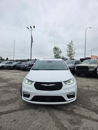 2026 Chrysler, dovoz Kanada — foto 2 z 12