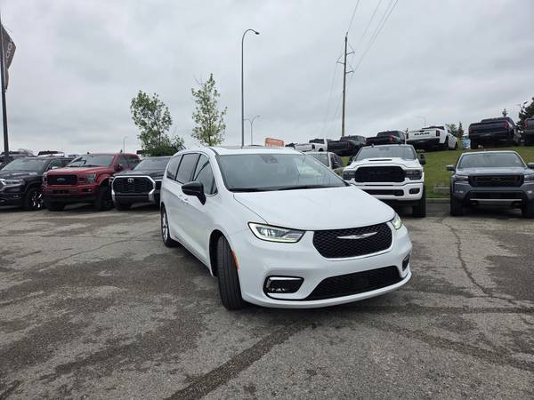 2026 Chrysler, dovoz Kanada — foto 3 z 12