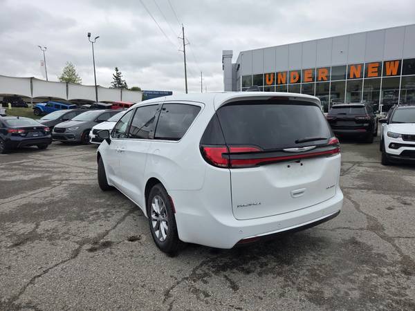 2026 Chrysler, dovoz Kanada — foto 4 z 12