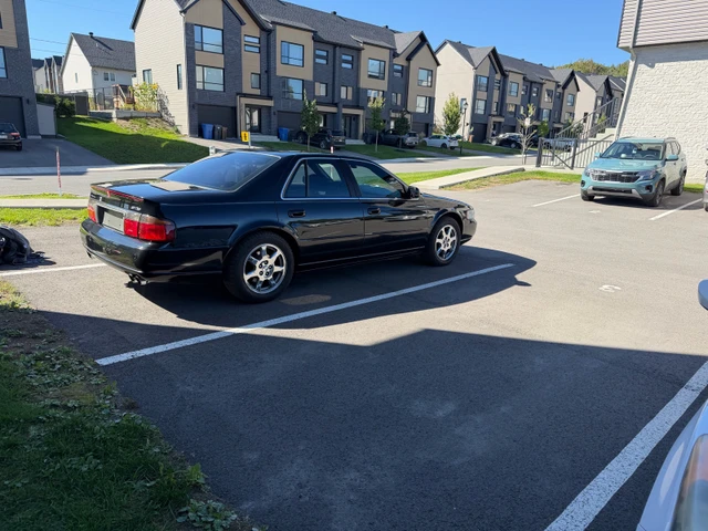 2001 Cadillac Sts, 208 000 km, dovoz Kanada — foto 4 z 5