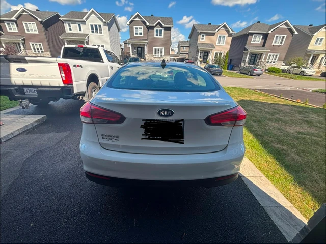 2018 Kia Forte, bílá, 154 000 km, dovoz Kanada — foto 5 z 5