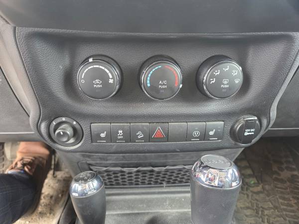 2014 Jeep, dovoz Kanada — foto 12 z 12