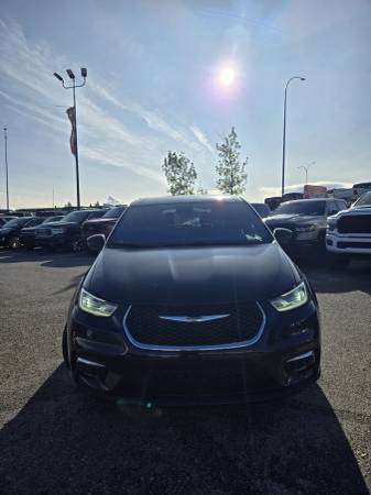 2025 Chrysler, dovoz Kanada — foto 2 z 12