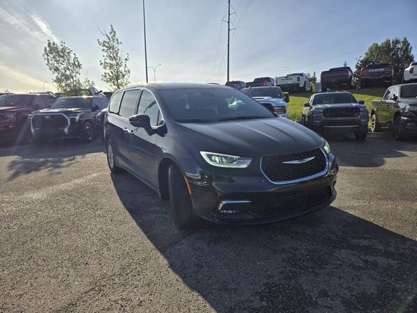2025 Chrysler, dovoz Kanada — foto 3 z 12