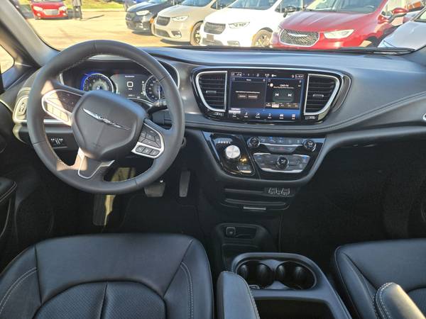2025 Chrysler, dovoz Kanada — foto 9 z 12