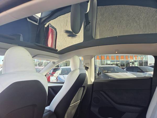 2023 Tesla, dovoz Kanada — foto 11 z 12