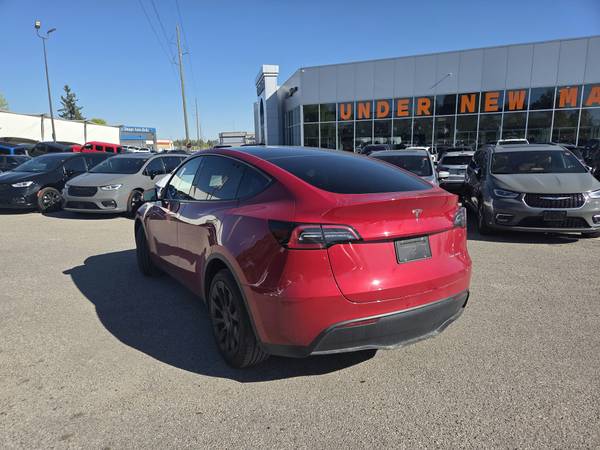 2023 Tesla, dovoz Kanada — foto 4 z 12