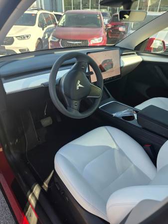 2023 Tesla, dovoz Kanada — foto 8 z 12