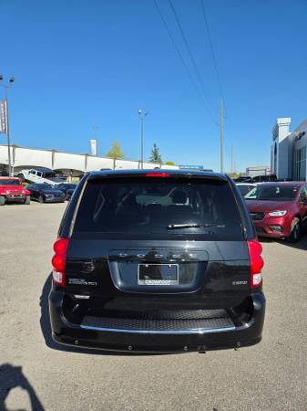 2019 Dodge, dovoz Kanada — foto 5 z 12