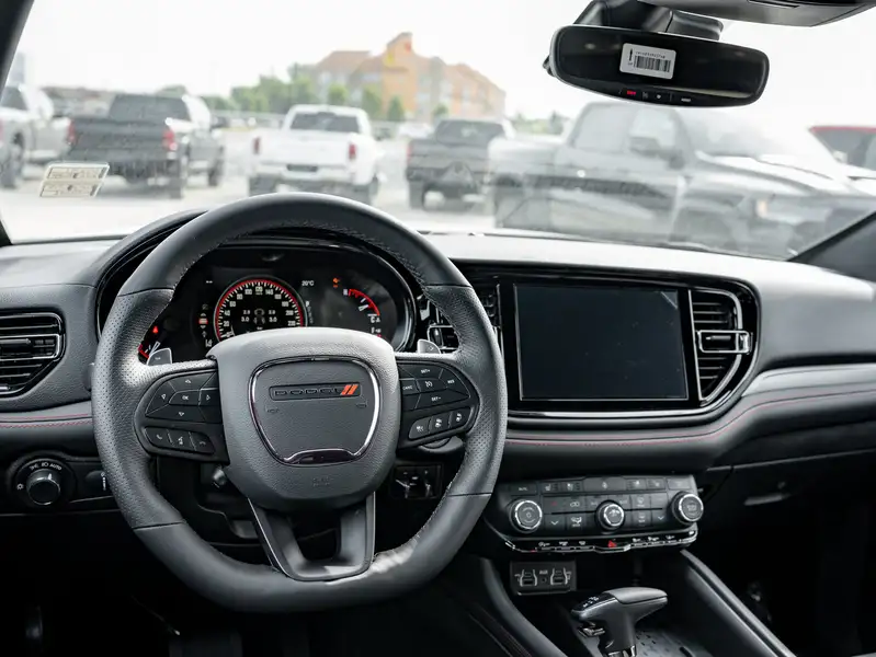 2026 Dodge Durango GT Plus, bílá, dovoz Kanada — foto 3 z 12