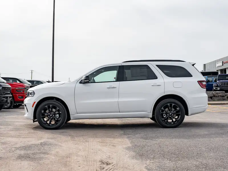2026 Dodge Durango GT Plus, bílá, dovoz Kanada — foto 5 z 12