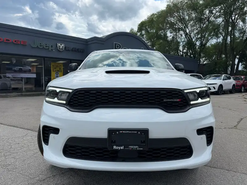 2026 Dodge Durango GT Plus, bílá, dovoz Kanada — foto 2 z 12