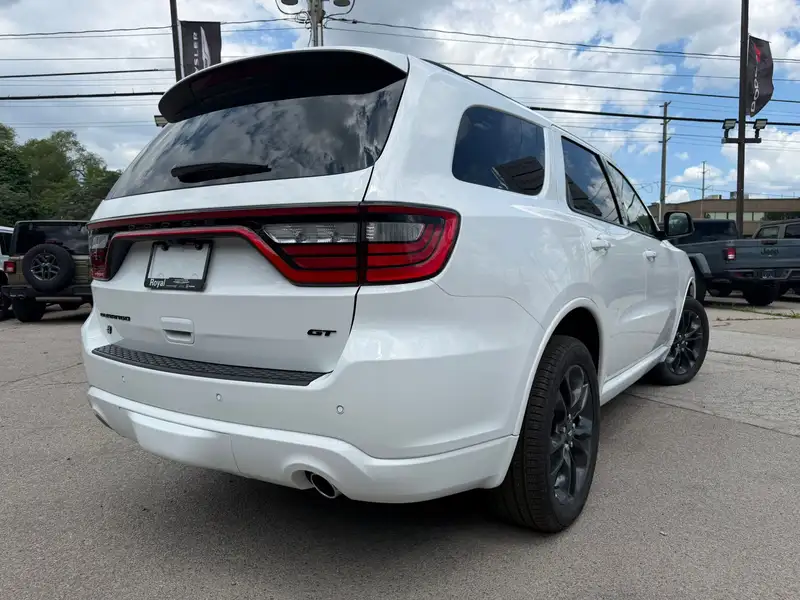 2026 Dodge Durango GT Plus, bílá, dovoz Kanada — foto 4 z 12