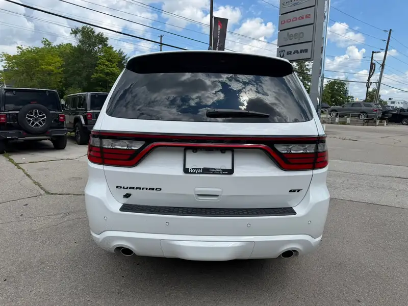 2026 Dodge Durango GT Plus, bílá, dovoz Kanada — foto 5 z 12