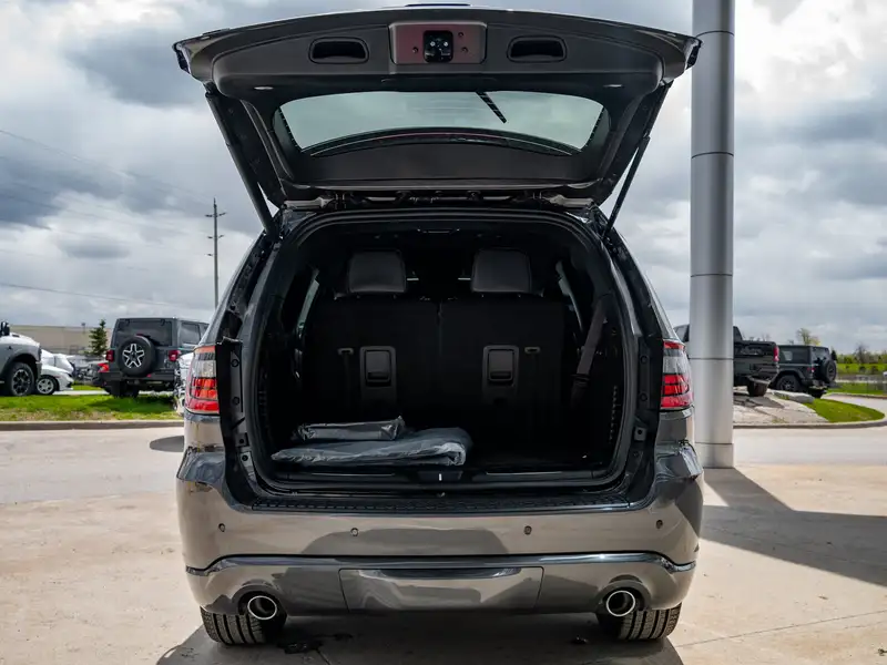 2026 Dodge Durango GT Plus, šedá, dovoz Kanada — foto 8 z 12